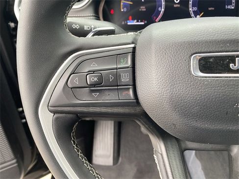 Used 2024 Jeep Grand Cherokee Laredo image 38