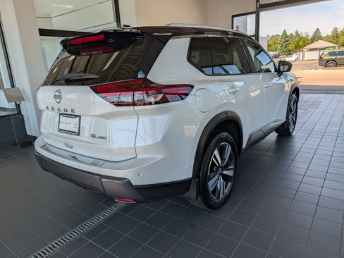 Used 2025 Nissan Rogue SL w/ SL Premium Package AWD/4WD image 2