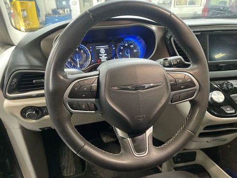 Used 2023 Chrysler Voyager LX image 10