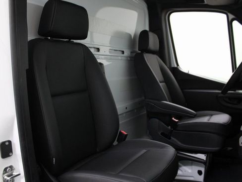 Used 2023 Mercedes-Benz Sprinter 3500 image 19