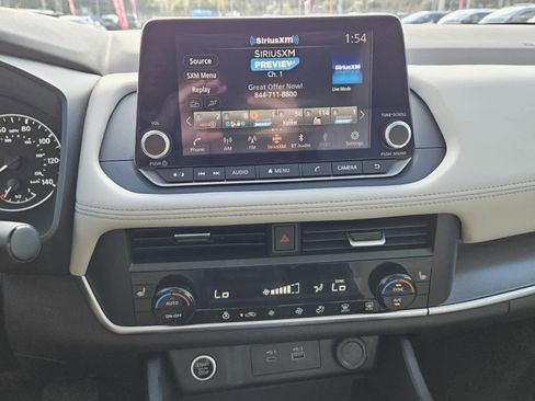 Used 2023 Nissan Rogue SV w/ SV Premium B Package image 8