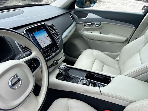 Used 2021 Volvo XC90 T5 Momentum w/ Climate Package image 25
