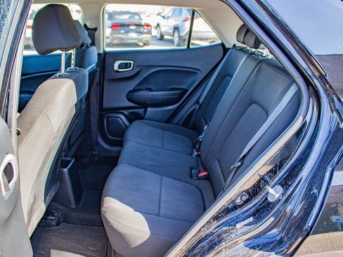 Used 2022 Hyundai Venue SE image 15