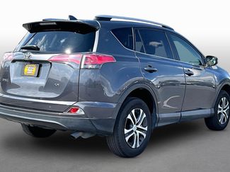 Used 2017 Toyota RAV4 LE video 2