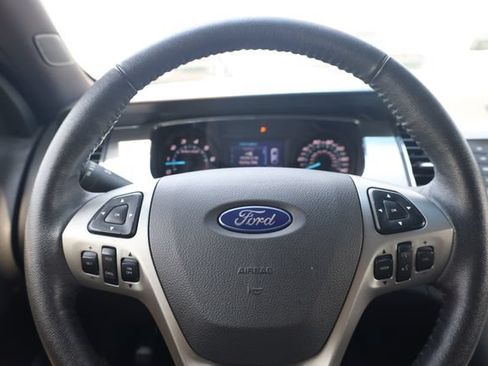 Used 2017 Ford Taurus SEL FWD image 17
