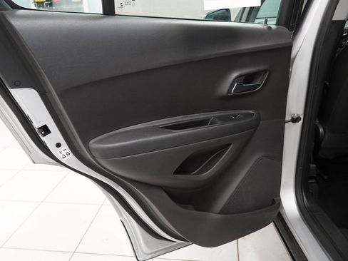 Used 2017 Chevrolet Trax LS FWD image 24