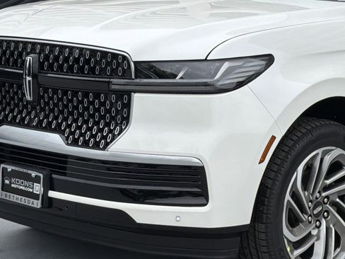 New 2026 Lincoln Navigator L Reserve AWD/4WD image 2