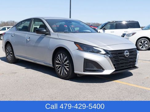 Used 2023 Nissan Altima 2.5 SV FWD image 8