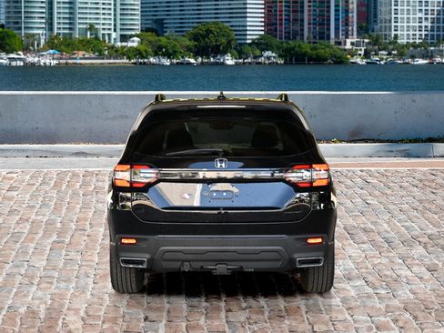 New 2025 Honda Pilot Sport image 6