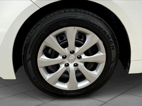 Used 2022 Toyota Corolla LE FWD image 10