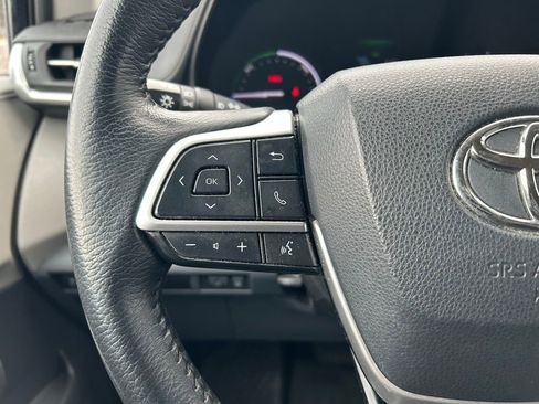 Used 2022 Toyota Sienna XLE image 14