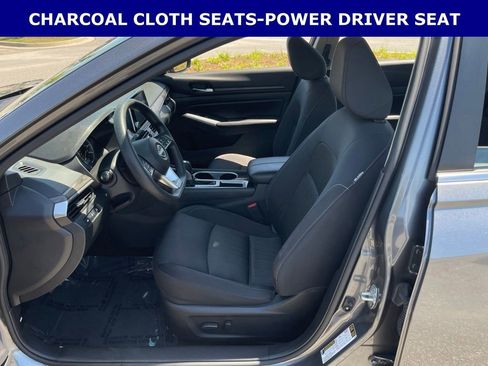 Used 2024 Nissan Altima 2.5 SV FWD image 3