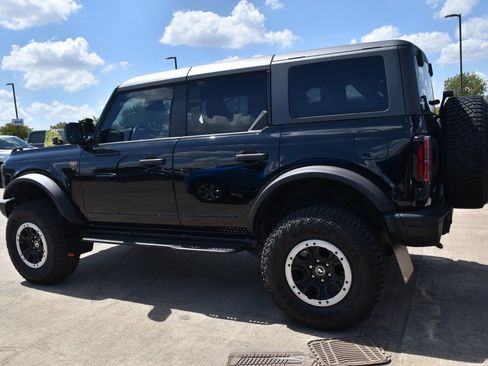 Used 2023 Ford Bronco Badlands w/ Sasquatch Package AWD/4WD image 9