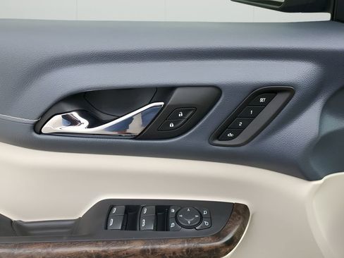 Used 2023 GMC Acadia Denali w/ Denali Technology Package image 28