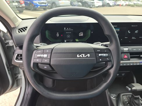 Certified 2025 Kia K4 LXS image 30
