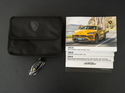 Used 2022 Lamborghini Urus AWD/4WD image 21