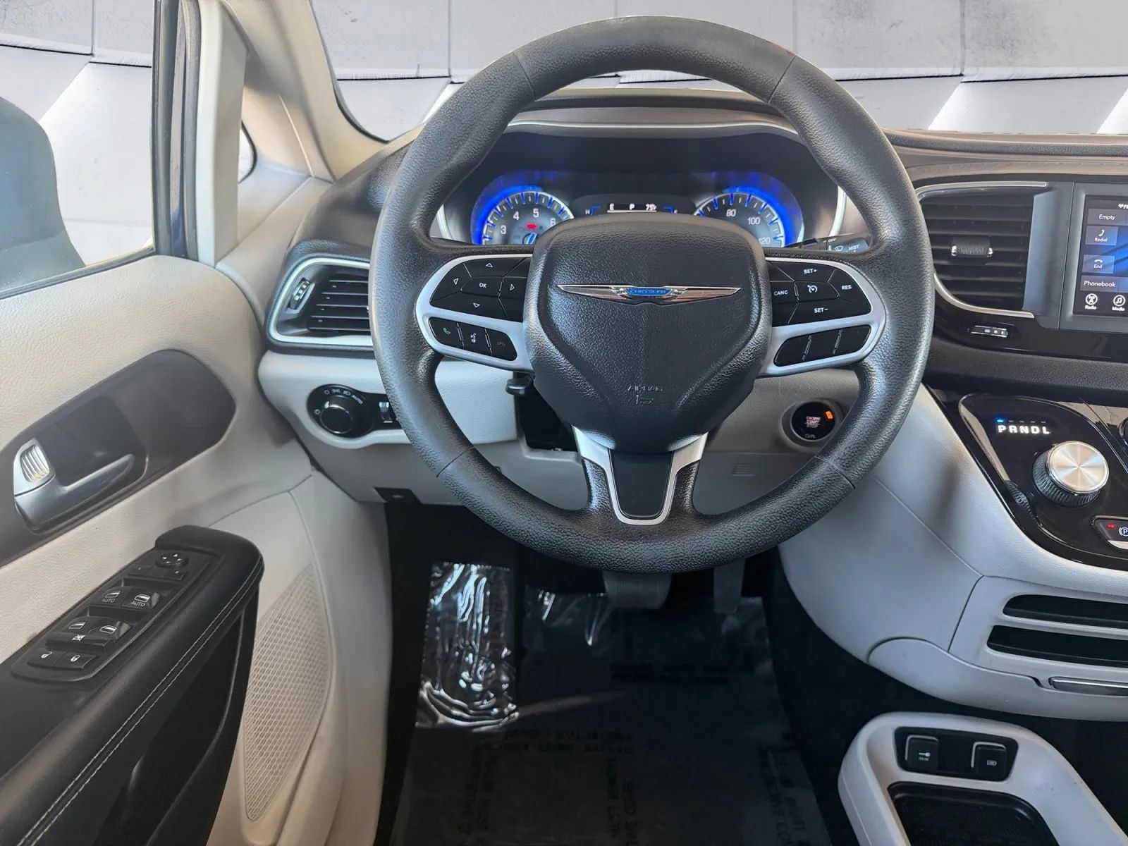 Used 2020 Chrysler Voyager Lxi FWD image 12