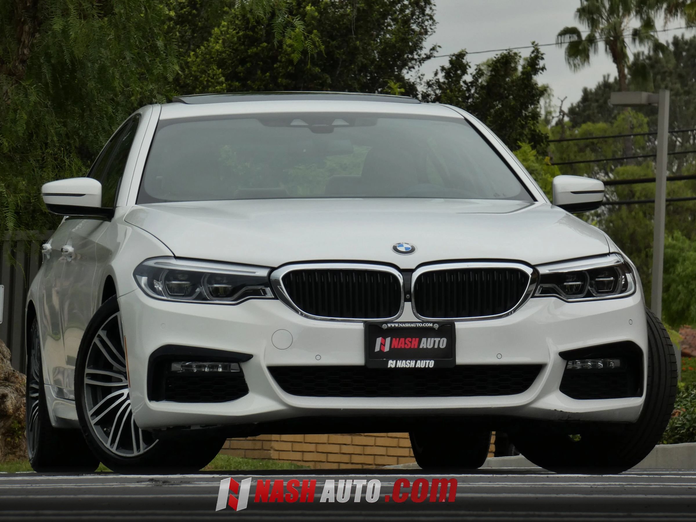 Used 2017 BMW 540i RWD image 1