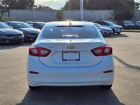 Used 2017 Chevrolet Cruze LS FWD image 8