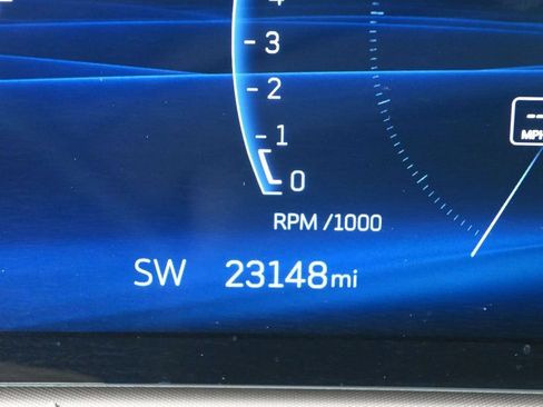 Certified 2024 Cadillac XT4 Luxury w/ Cold Weather Package FWD image 10