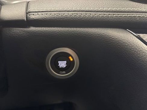 New 2026 Chrysler Pacifica Select image 36