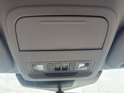 Used 2022 Ford Explorer XLT w/ Equipment Group 202A AWD/4WD image 24