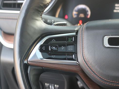 Used 2022 Jeep Grand Cherokee L Summit w/ Luxury Tech Group V image 23