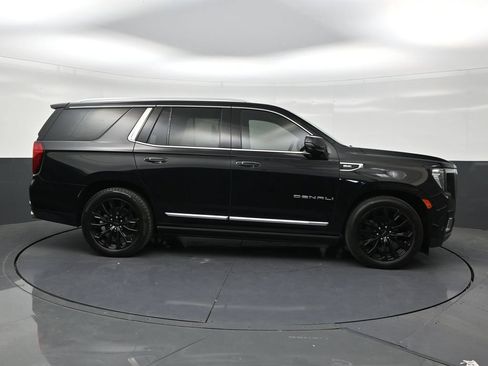 Used 2021 GMC Yukon Denali w/ Denali Ultimate Package AWD/4WD image 6