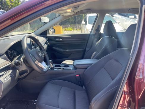 Used 2025 Nissan Altima 2.5 SV FWD image 22