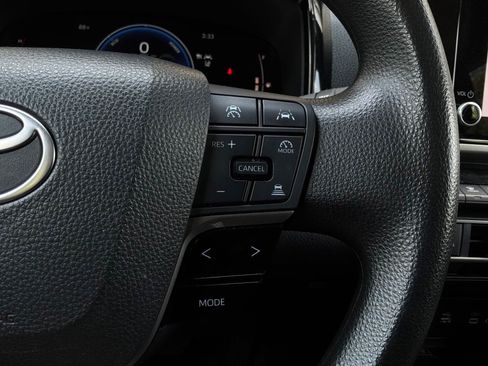 Used 2025 Toyota Camry LE FWD image 33