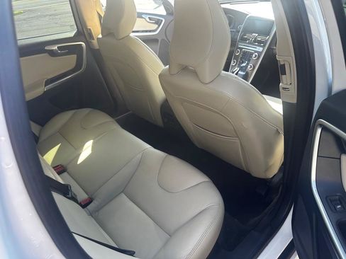 Used 2016 Volvo XC60 T6 Platinum w/ Climate Package AWD/4WD image 10