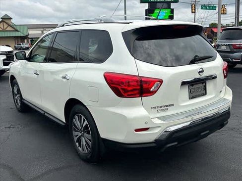 Used 2017 Nissan Pathfinder SV FWD image 5