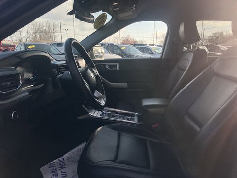 Used 2023 Ford Explorer XLT w/ Equipment Group 202A image 25