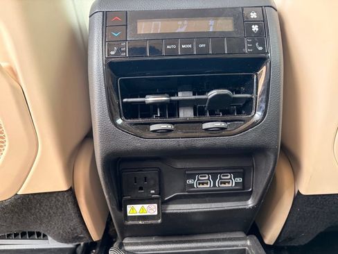 Used 2021 Jeep Grand Cherokee L Limited RWD image 18