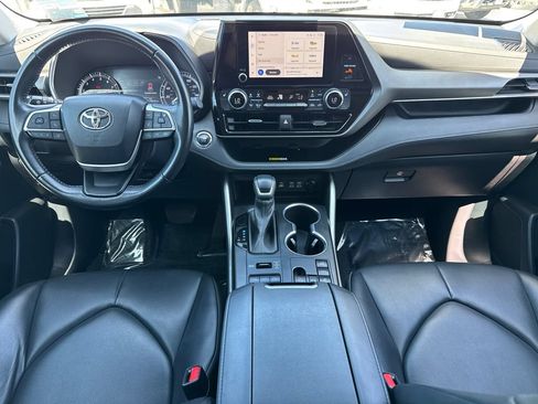 Used 2023 Toyota Highlander XLE AWD/4WD image 22