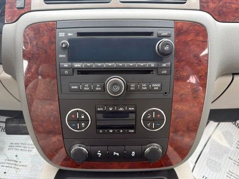 Used 2012 Chevrolet Suburban LT w/ Luxury Package AWD/4WD image 24