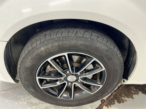 Used 2017 Dodge Grand Caravan GT image 26