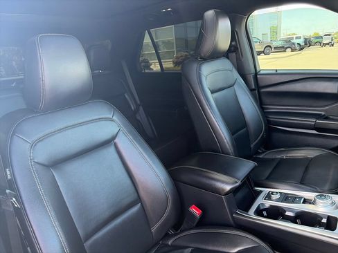Used 2020 Ford Explorer XLT w/ Equipment Group 202A AWD/4WD image 12