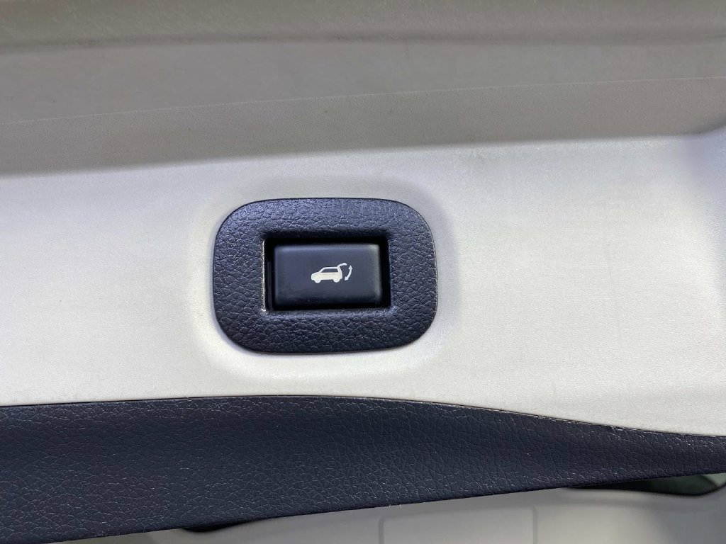 Used 2016 Nissan Rogue SL w/ SL Premium Package AWD/4WD image 7