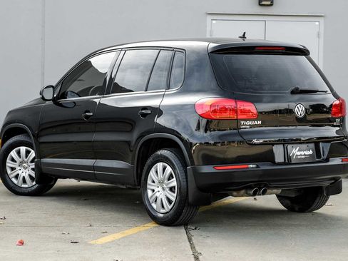 Used 2017 Volkswagen Tiguan S image 10