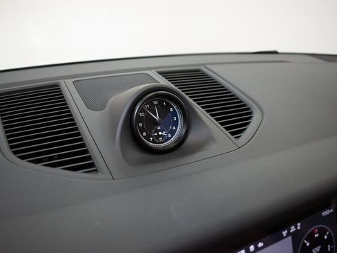 Certified 2025 Porsche Macan image 26