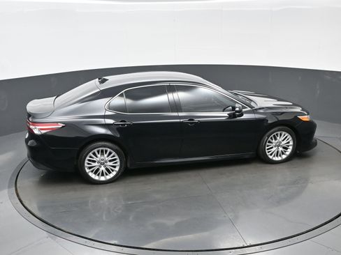 Used 2020 Toyota Camry XLE image 36