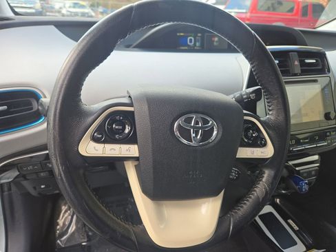 Used 2018 Toyota Prius Three image 16