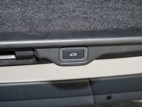 Used 2022 Land Rover Range Rover Westminster Edition image 16