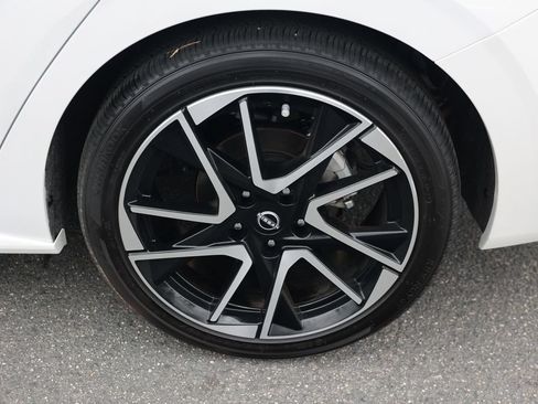 Used 2025 Nissan Sentra SR FWD image 10
