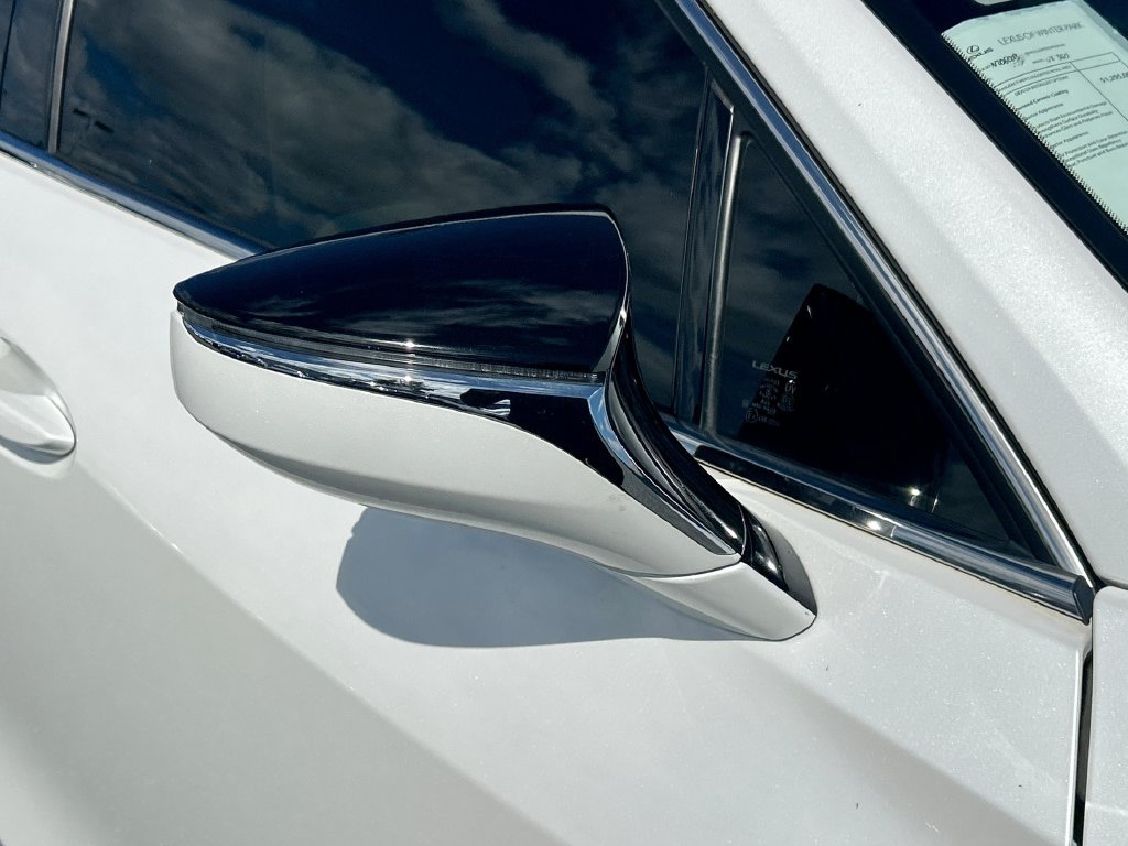 Used 2022 Lexus UX 250h w/ Accessory Package (Z1) AWD/4WD image 11
