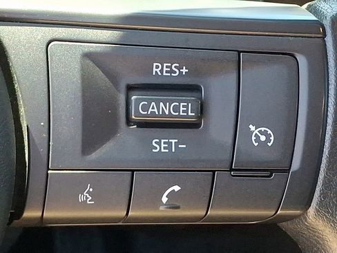 Used 2024 Nissan Rogue S image 22