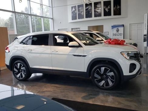 New 2025 Volkswagen Atlas Cross Sport SE FWD image 3