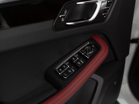 New 2026 Porsche Macan image 14