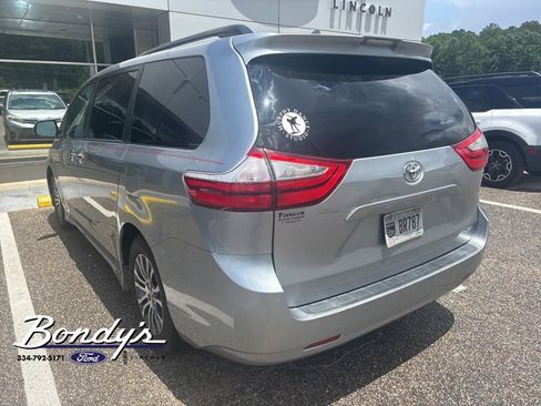 Used 2018 Toyota Sienna XLE FWD image 5